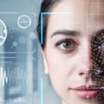 Rosto de mulher sendo escaneado por linhas digitais de reconhecimento facial, ilustrando a tecnologia de biometria para pagamentos e segurança.