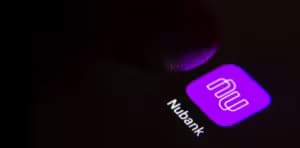 Nubank atinge 112 milhões de clientes e obtém licença bancária em 2026