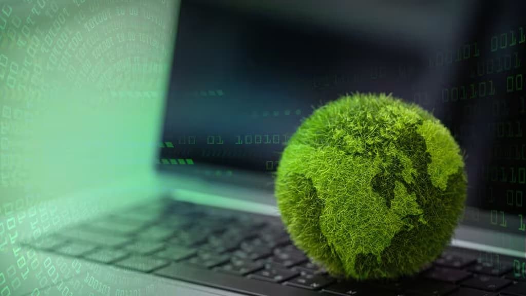 Servidores de data center com luzes verdes, simbolizando a eficiência energética e o conceito de Green Coding na tecnologia.