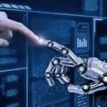 Dedo humano tocando dedo robótico simbolizando colaboração de RPA e IA em dashboards digitais.